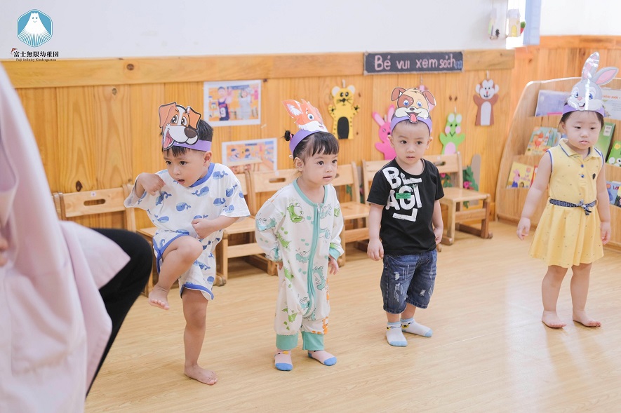 Ba mẹ nên cần tìm hiểu và chú ý các giai đoạn phát triển khác nhau của con