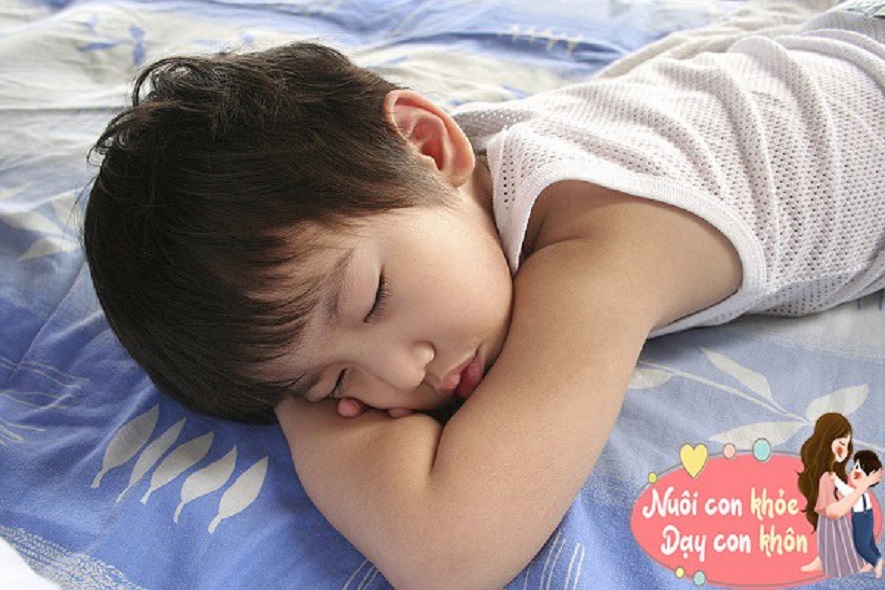 Ba mẹ hãy thường xuyên theo dõi giấc ngủ ngắn của con bạn