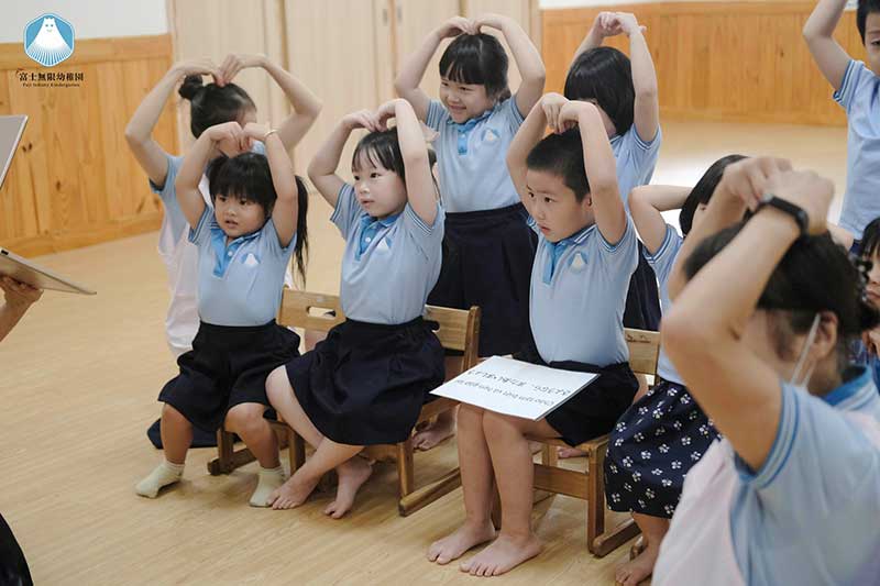 Tại trường mầm non Hải Châu trẻ được giáo dục cách ứng xử và lễ nghĩa